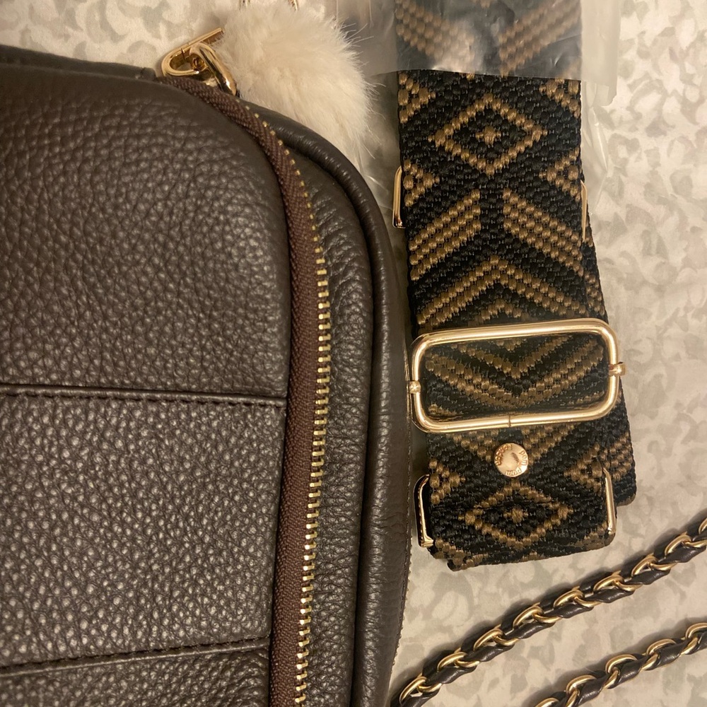 Chic Brown Leather Bag with Patterned Strap